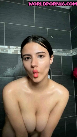 Strawberrytabby Nude shower in bath so hot