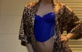 Famke Louise Sexy show erotic body