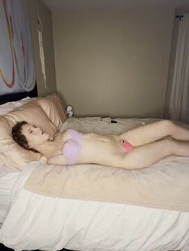 Noarmsvip Vibrating Tease on Bed – Onlyfans Tape